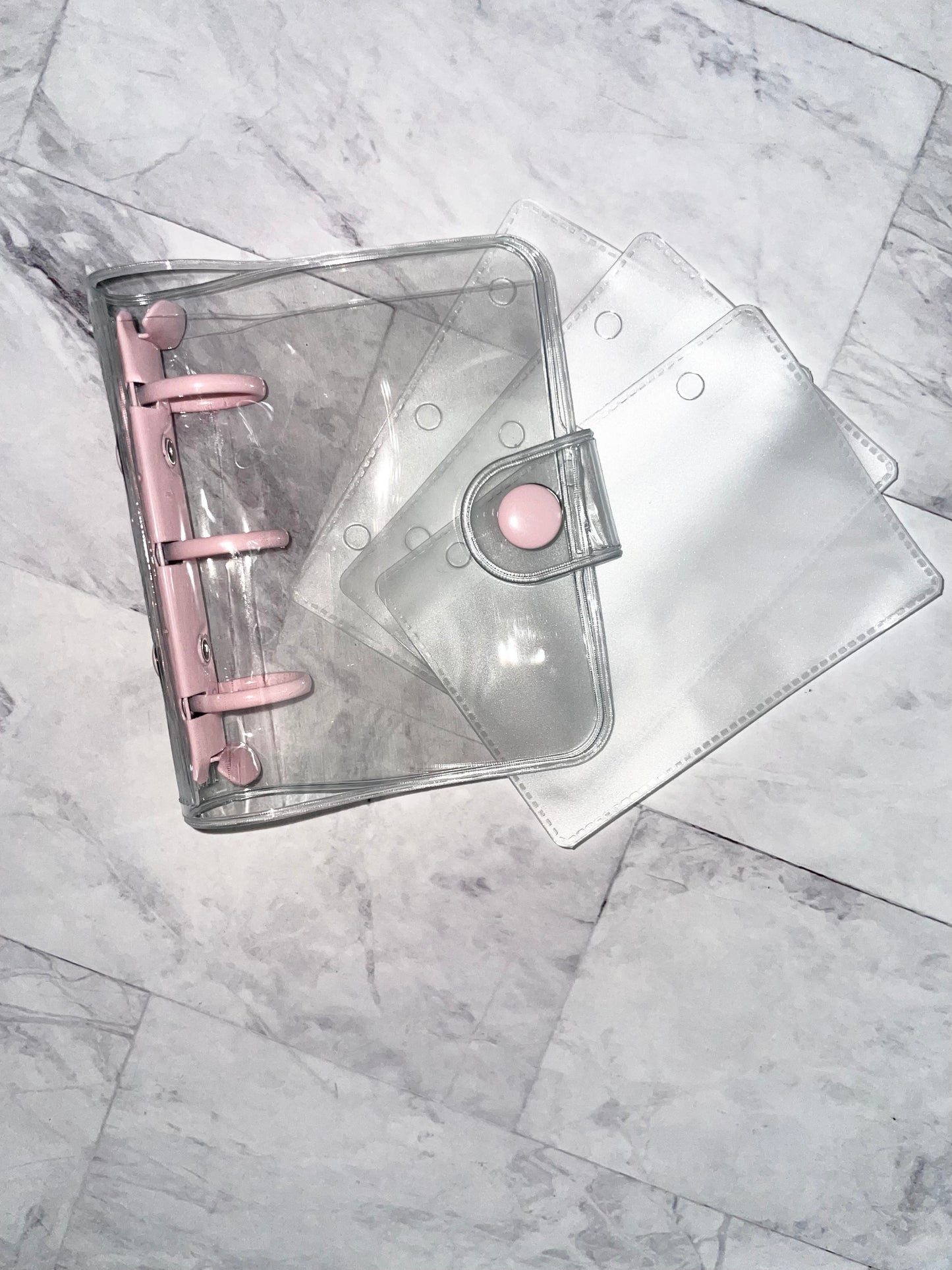 Classeur A8 (3 anneaux) personnalisable + 3 portes carte OFFERTS